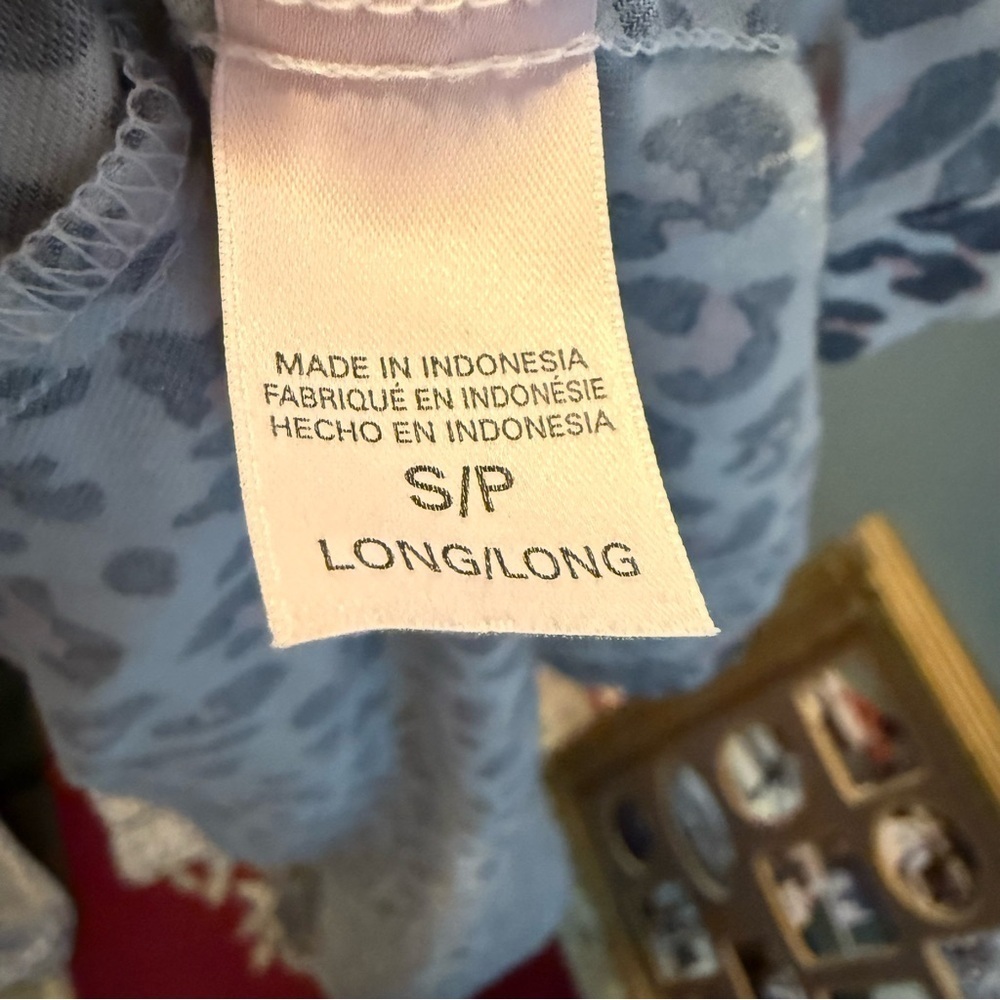 Victoria's Secret Leopard Print 2 Piece Pajamas Button Up Top Elastic/Tie Bottom - Picture 4 of 9